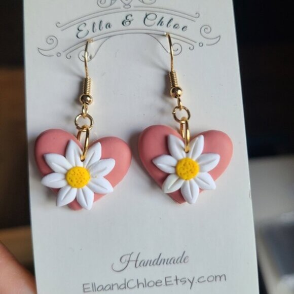 Adorable Pink Dusty Rose Clay Heart Daisy Dangle Drop Gold Plated Earrings - Picture 4 of 4